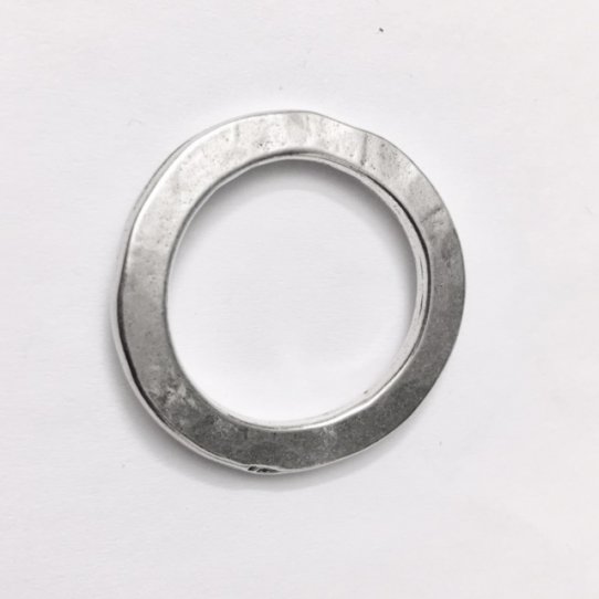 Cercle martel en tain plaqu argent 34 mm, paisseur 2.20 mm, cercle intrieur 23 mm 