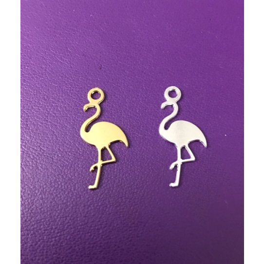 Pendant petit flamand rose en laiton plaqu en France 