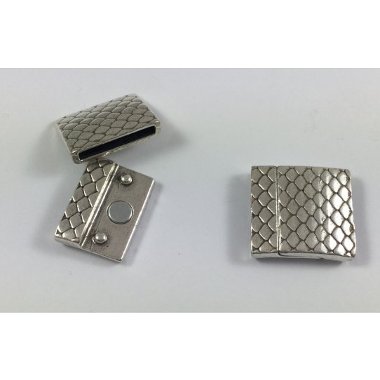 Pewter magnetic clasp 20 mm snake pattern