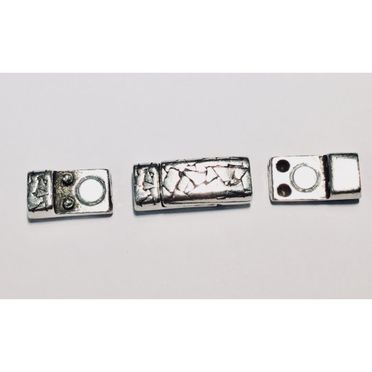 Silver plated pewter magnetic clasp for flat leather 5 mm crackle pattern