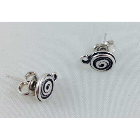 Stud earrings with spiral pattern
