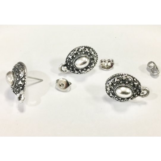 Boucle doreille  clou forme ovale et perle centrale en zamac plaqu argent 