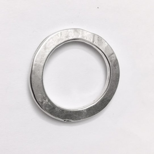 Cercle martel en tain plaqu argent 34 mm, paisseur 2.20 mm, cercle intrieur 23 mm 