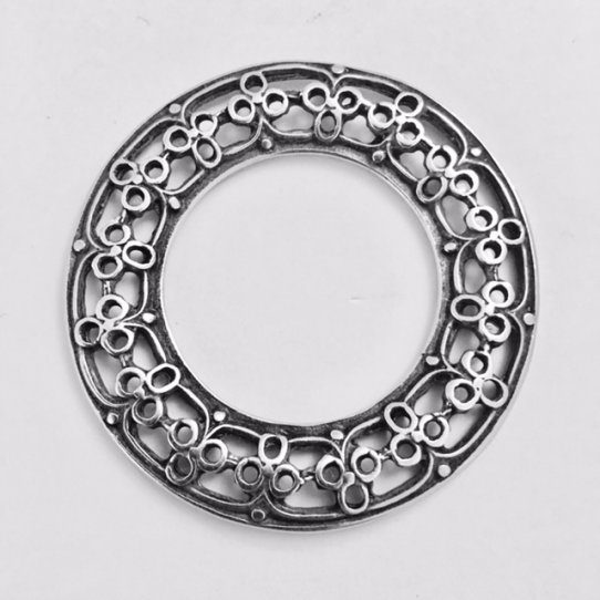 Circle with filigree patterns