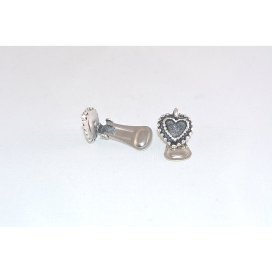 Heart-shaped clip earrings
