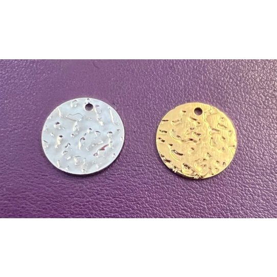 Médaille martelée en laiton doré à l'or fin 24carat , 16mm ou argent vif