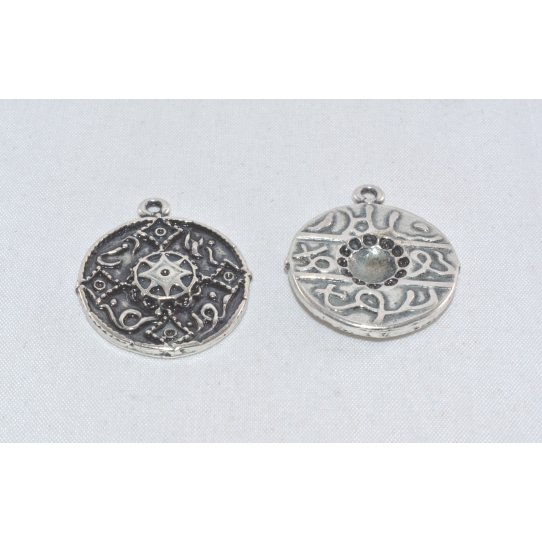 Pendant double face bouclier
