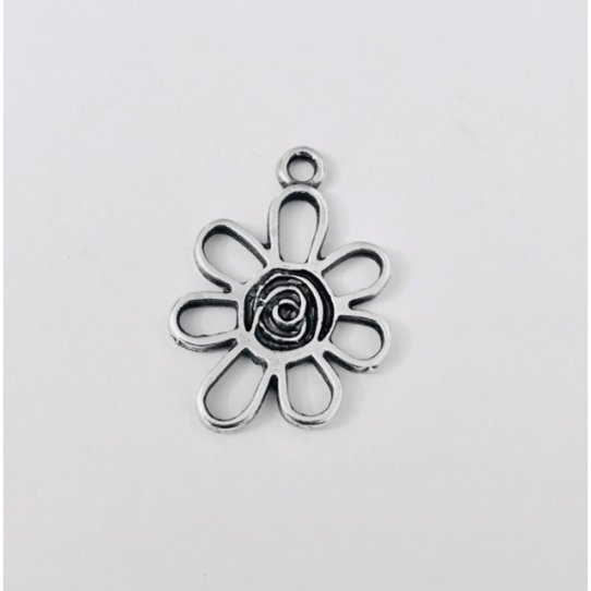 Pendant fleur 17.45 x 21 mm