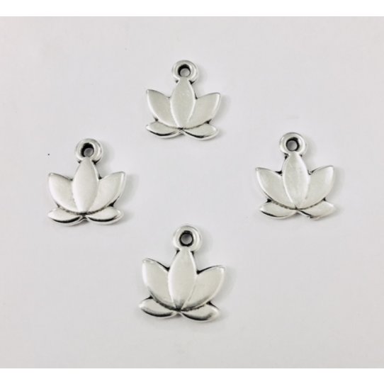 Pendant  petit lotus 10.30 x 11.30mm