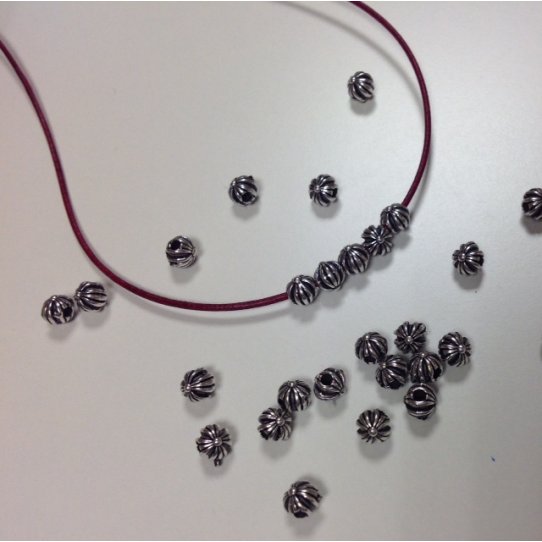 Perles de 6mm avec motif trou 1.10mm