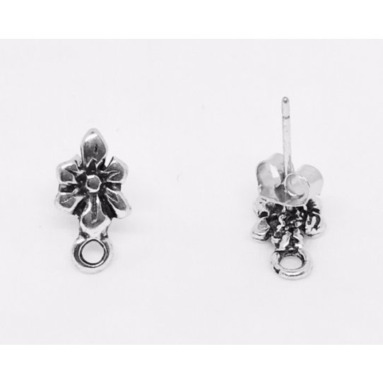 Petits boucles d'oreilles en fleur