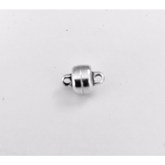 Small magnetic clasp for necklace or bracelet