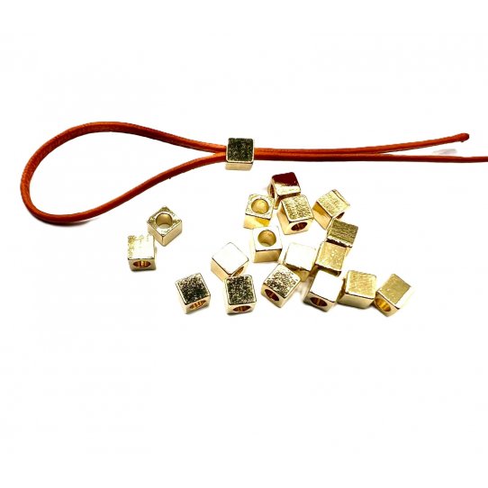 Cube en laiton plaqu�s en France