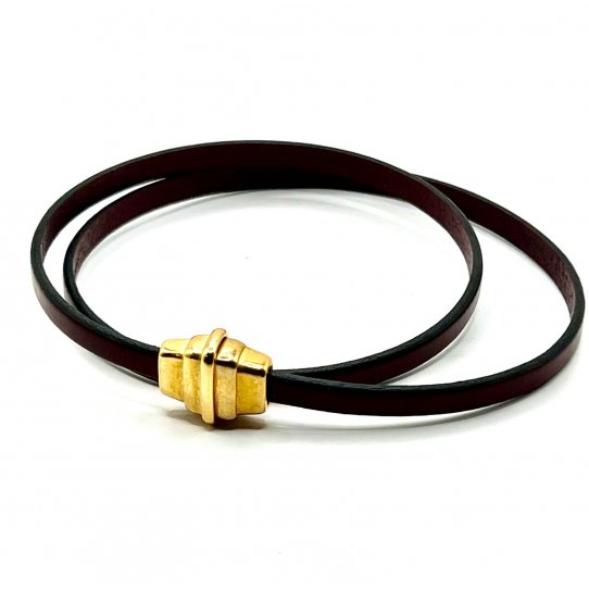 Fermoir aimant en forme de pyramide pour cuir 5mm plat-4 couleurs