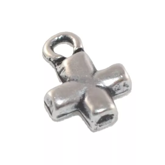 Pendant petite croix de malte