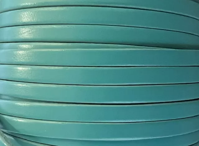 Cuir de veau 5mm  turquoise sans bord noir