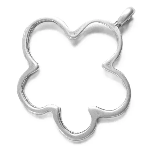 Pendant grande fleur evidée