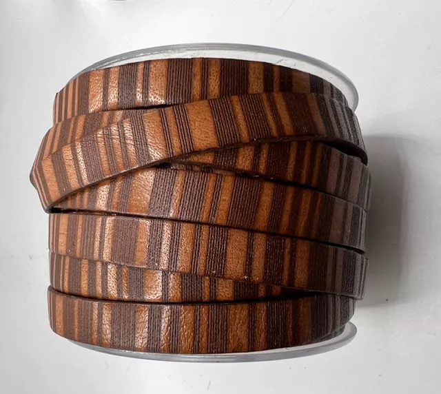 Cuir de veau de 10mm  rayé avec marrons moyen et foncé