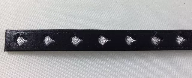 Cuir 10mm larme incrusté. - Noir