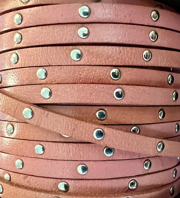 Cuir de veau clouté 5mm-NOUVELLES COULEURS - Rose poudré