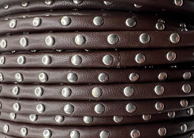 Cuir rond cousu et clouté 5 mm , en chèvre - Marron