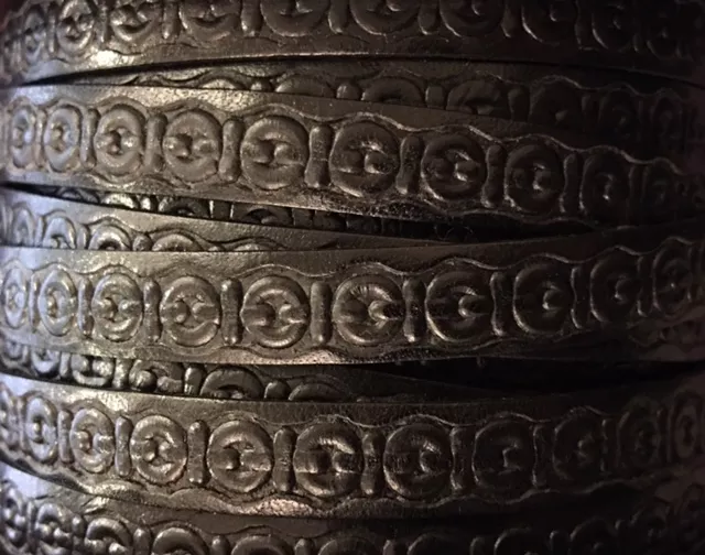 Cuir de veau 10mm  avec motifs - NOIR2