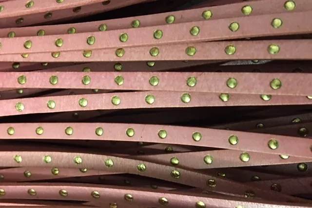 Cuir 5mm Faux clouté - Rose poudré