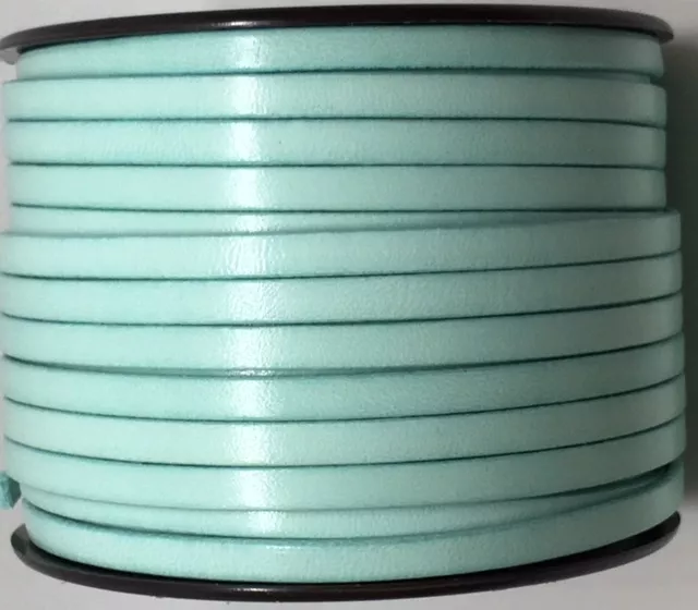 Cuir de veau 5mm Candy sans bordures noires - Vert d'eau