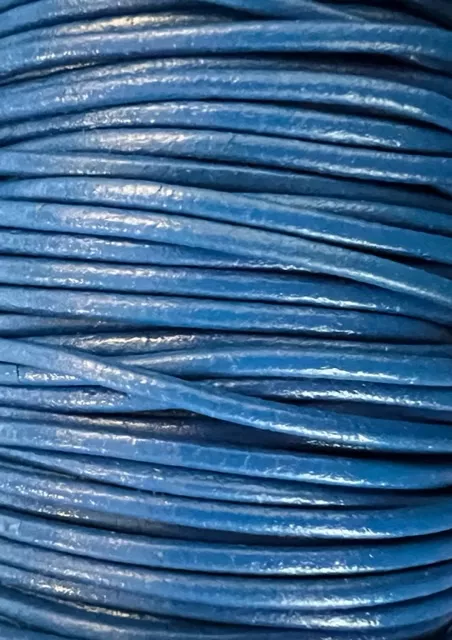 Cuir rond 2 mm couleurs pastel et métallisées - Bleu éléctrique
