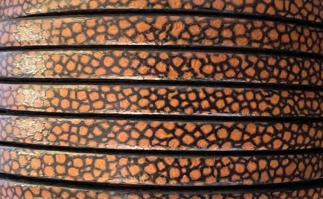 Cuir de veau 5mm imprimé points - Marron moyen