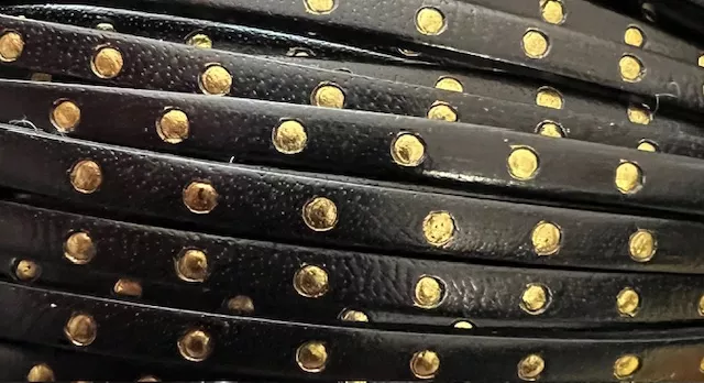 Cuir 5mm Faux clouté - Noir doré