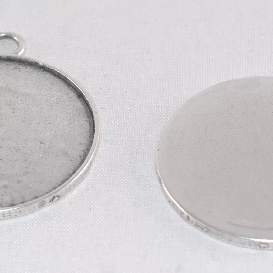 Médaillon avec rebord pour fimo, émail 