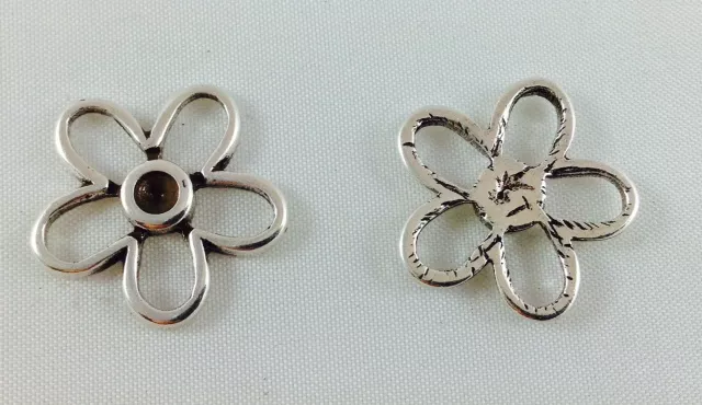 Fleur intercalaire ou pendant en zamac