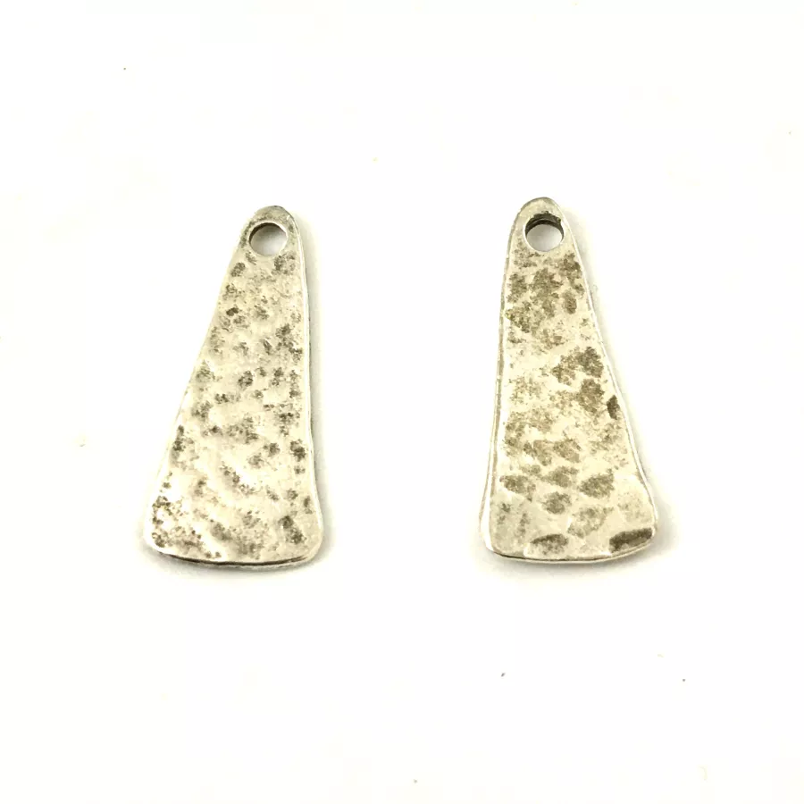 Pendant triangle en étain