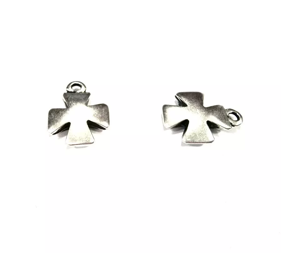 Pendant croix de Malte