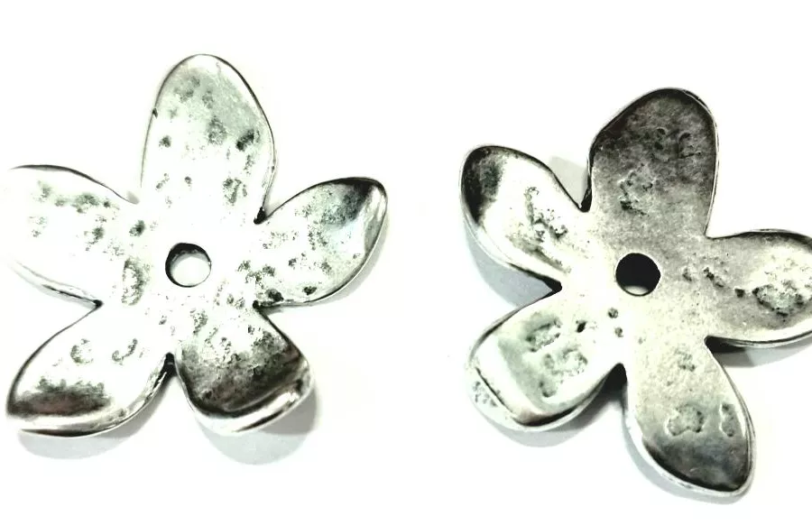 Intercalaire traversant fleur