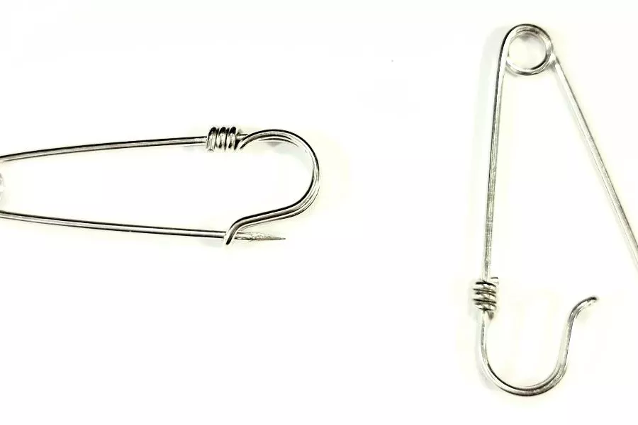 Petites épingles en laiton