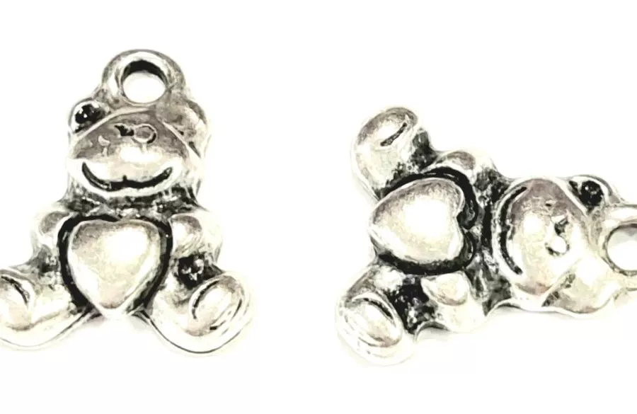 Pendant ours en peluche avec un coeur