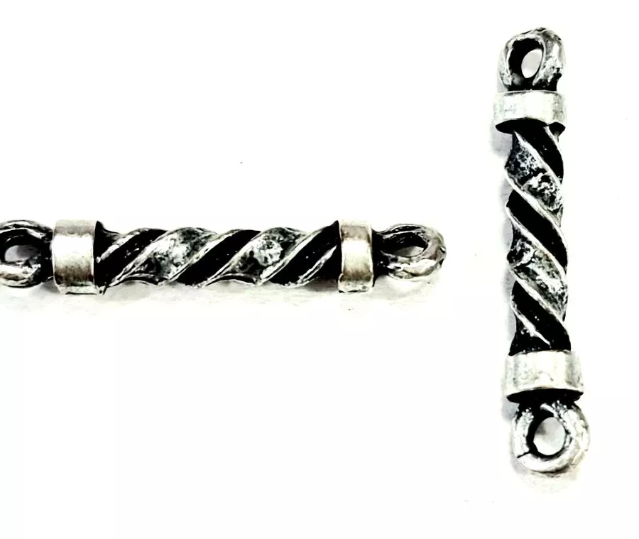 Intercalaire torsadé