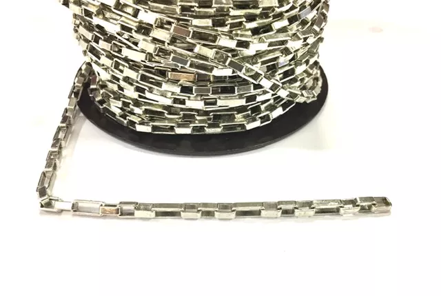 Chaine en laiton avec petit et grand  rectangles 