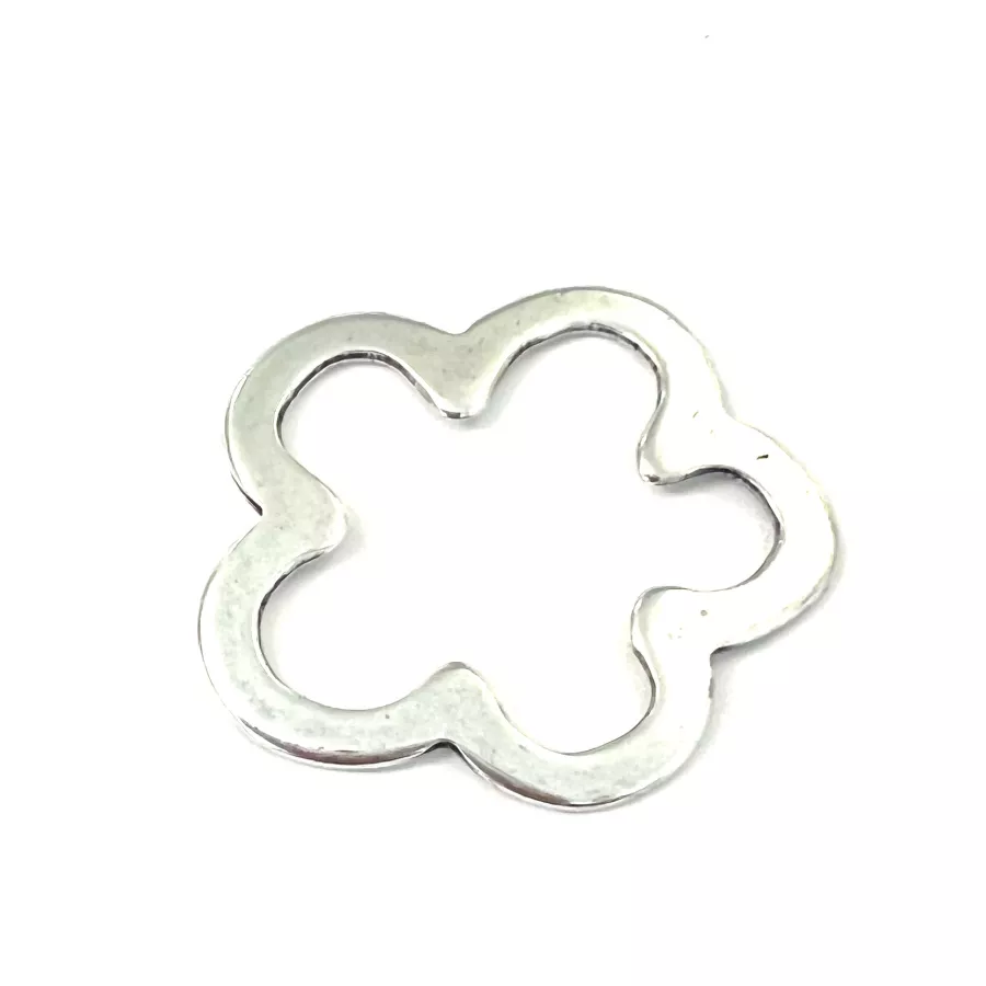 Pendant ou intercalaire fleur évidé  45 x 45 mm 