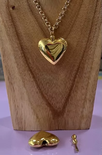 Cœur laiton doré avec vis pour mettre du parfum 