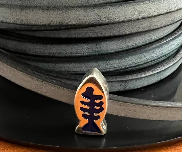 Passant poisson émaillé 5mm argent vif 10 microns