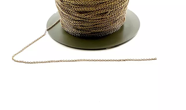 Chaine fine en laiton doré à l'or fin 24 carat en France, 1 micron