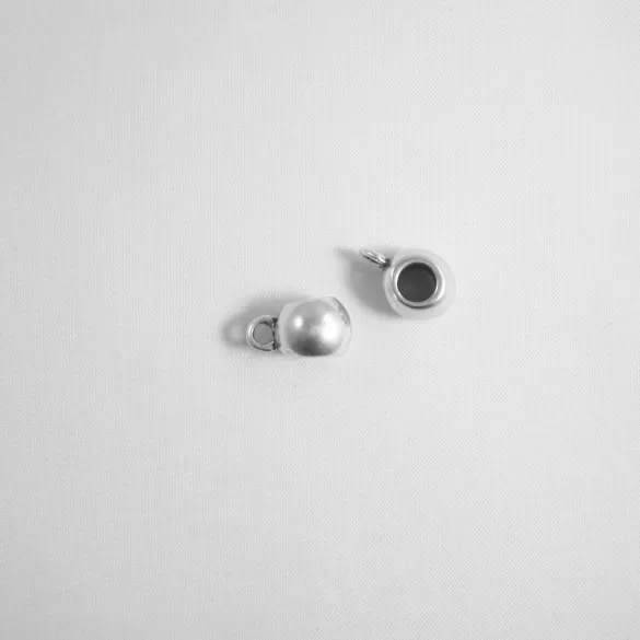 Accroche breloque pour cuir rond 6mm