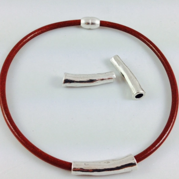 2 Passants NOUILLES  en étain pour 5 mm cuir rond en argent vif