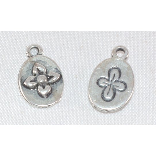 Small double oval pendant face with flower pattern