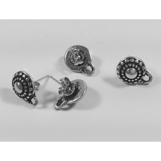 Stud earrings with pattern